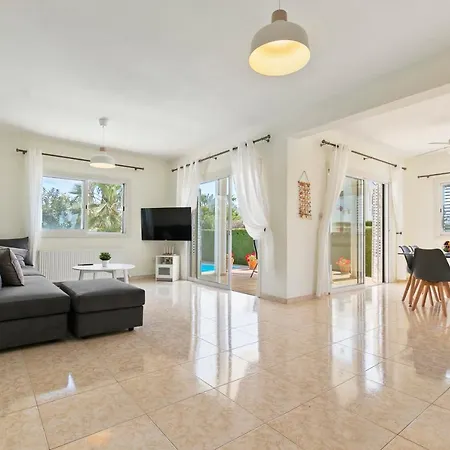 Vella -tranquil Coral Bay Family By The Beach Villa *