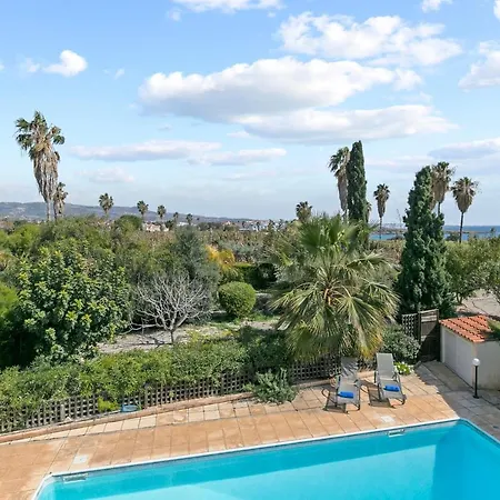 Villa Vella -tranquil Coral Bay Family By The Beach
