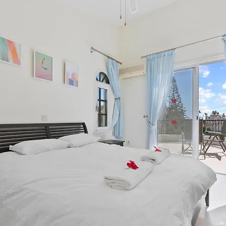 Villa Vella -tranquil Coral Bay Family By The Beach *