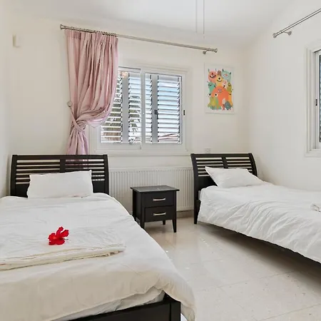 Vella -tranquil Coral Bay Family By The Beach
