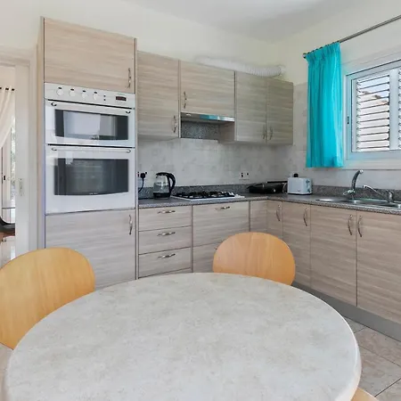 Villa Vella -tranquil Coral Bay Family By The Beach *