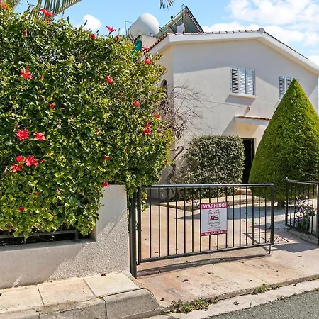 Villa Vella -tranquil Coral Bay Family By The Beach Peyia
